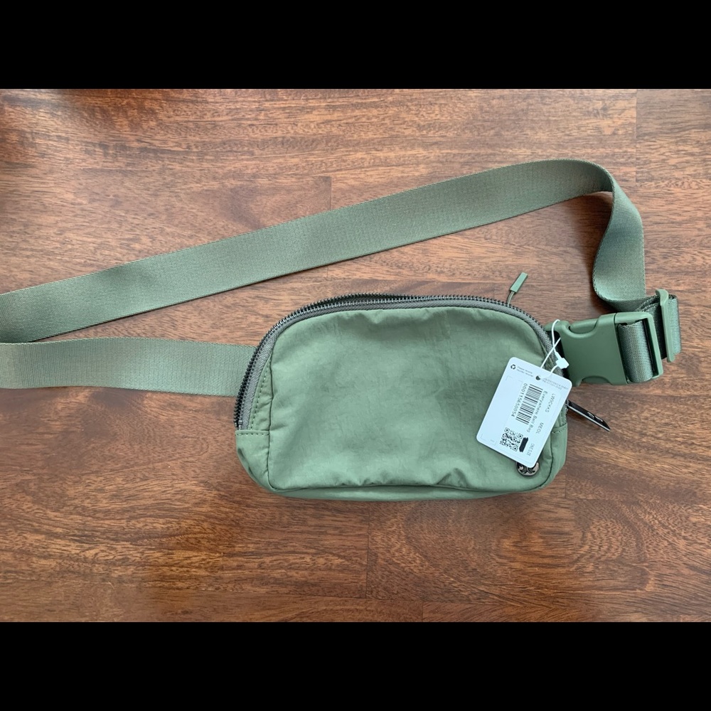 Lululemon Everywhere Belt Bag